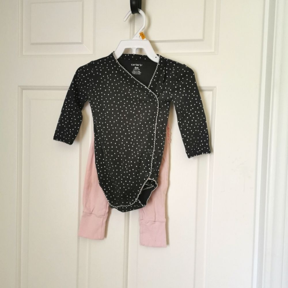 3/$20 Carter's 2 piece baby girl set size 6 m